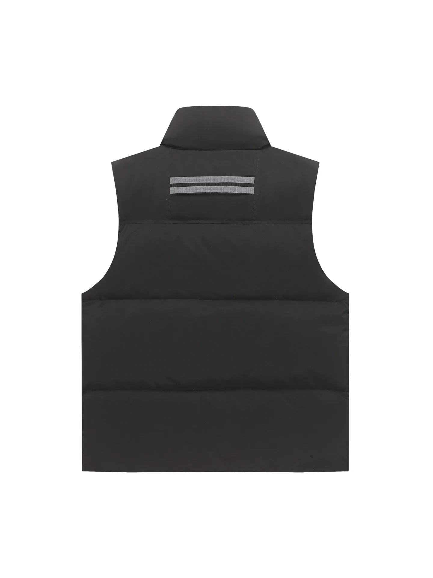 P560 Canada gooes Lawrence down vest (high version) The Lawrence down vest features a durable shell and quilted body, making it a must-have item for all seasons. The fabric has a durable soft touch. Longer hem at back for added protection. Reflective double-stripe grip tape at back. The Lawrence features an engineered down-filled collar to block strong winds, a two-way front zip and a longer rear hem.  Color: black with red label, black with black label, desert color, ocean blue Size: XS-2XL